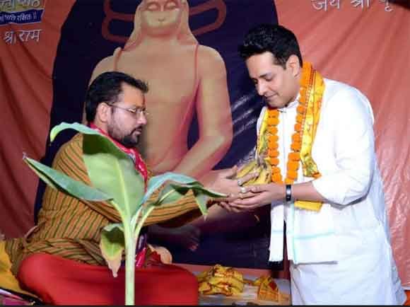 जीवन को सही दिशा में ले जाने के लिए कथा का श्रवण अवश्य करें: तिवारी