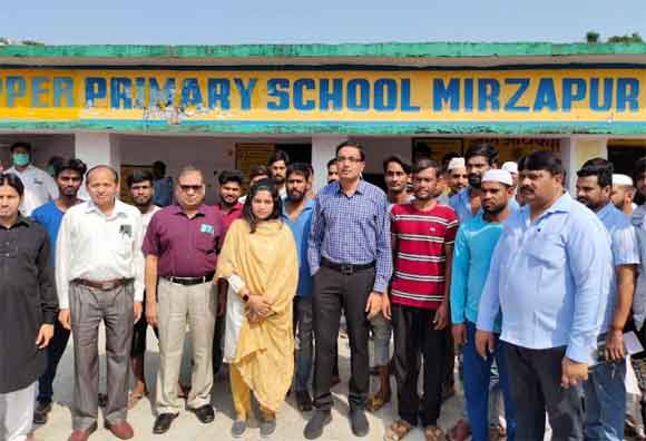 नशा मुक्ति केन्द्र से ठीक हुए किशोरों को लेकर उनके गांव पंहुचे मण्डलायुक्त