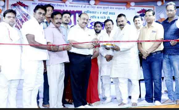 श्री त्रिपुर माॅ बाला सुन्दरी मेरा पंडाल में शनिवर की रात्रि भजन संध्या कार्यक्रम का किया गया आयोजन
