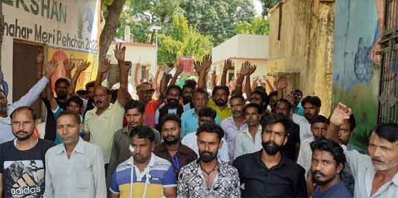 समझोते के बाद सफाईकर्मचारियो का धरना समाप्त ,हडताल भी खत्म