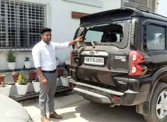 रंजिश के चलते गाडी में तोडफोड व जानलेवा हमला, तीन व्यक्तियों पर लगाया आरोप