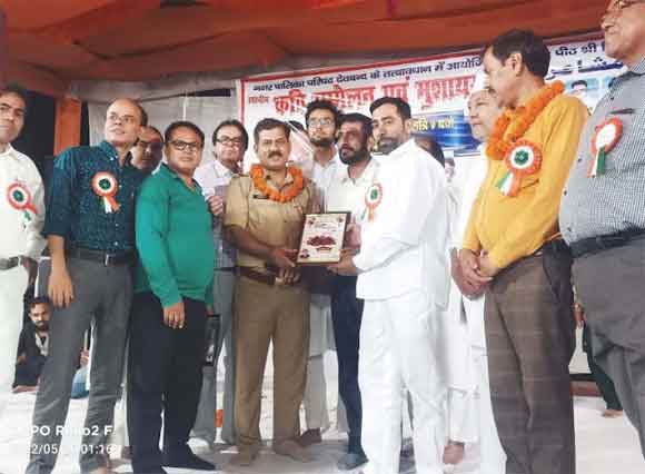 श्री त्रिपुर माँ बाला सुंदरी देवी मेला पंडाल में स्थानीय कवि सम्मेलन मुशायरा का किया गया आयोजन