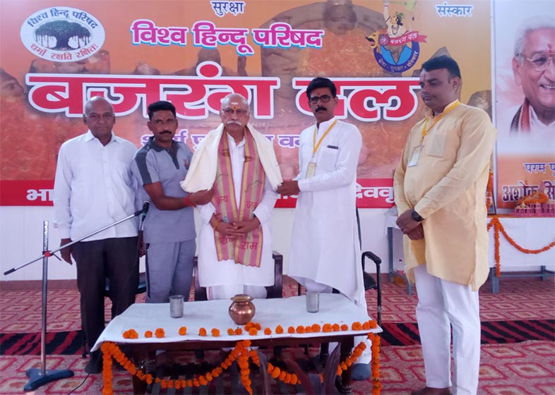 मुगल कालीन स्मारक हिन्दू धार्मिक स्थलों को तोड़कर बनाए गए: दिनेश चंद्र