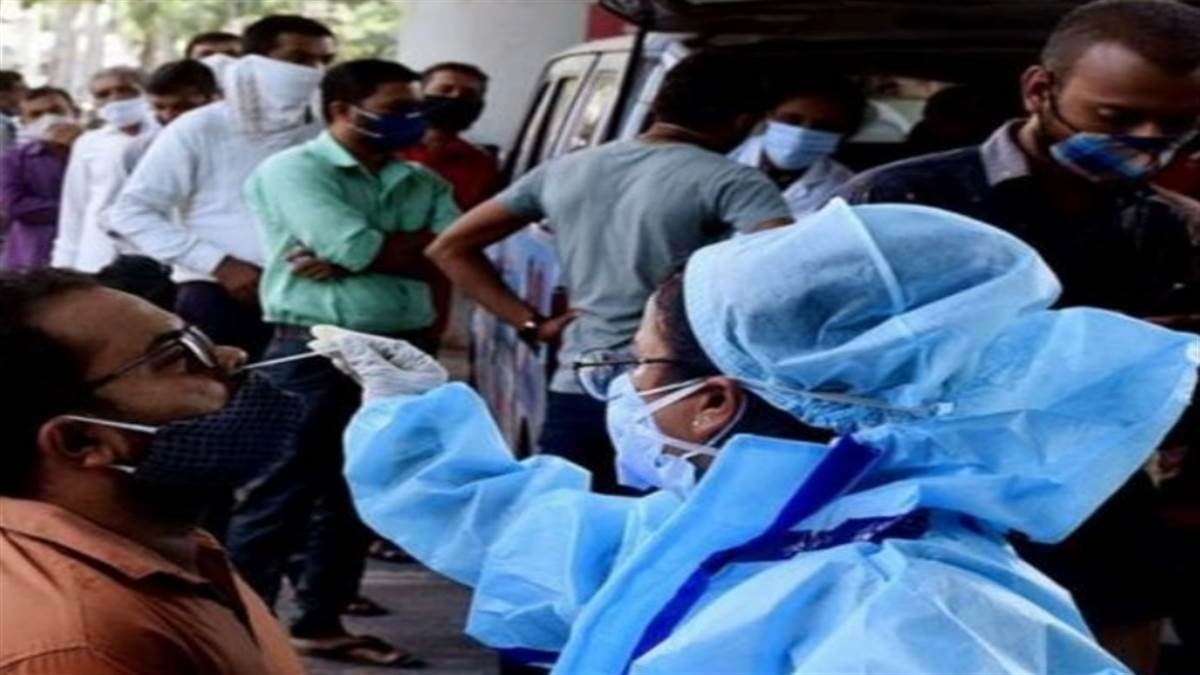 महाराष्‍ट्र में 1,081 नए केस; मुंबई में टूटा चार महीने का रिकार्ड, डराने लगा कोरोना तो सरकार ने भी कसी कमर