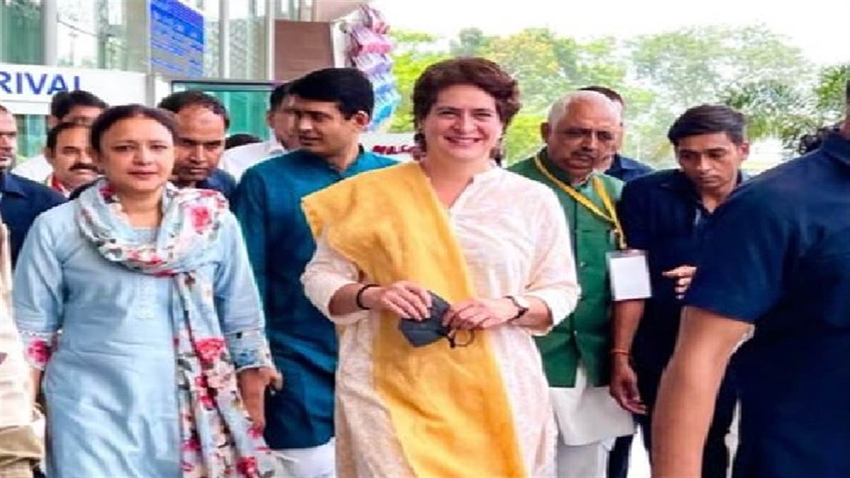 कांग्रेस महासचिव प्रियंका गांधी वाड्रा पहुंचीं लखनऊ, ‘नव संकल्प’ कार्यशाला में होंगी शामिल
