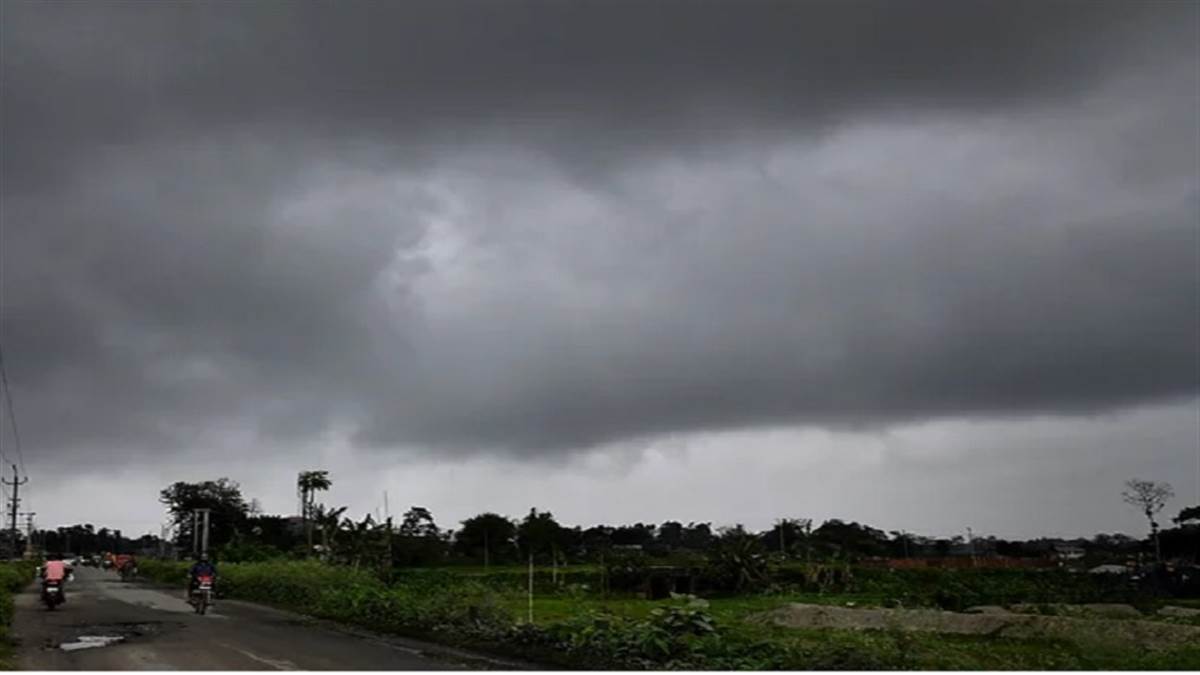 Weather Update: बिहार सहित कई राज्यों में आज आंधी-तूफान और बारिश के आसार, जानें अपने शहर के मौसम का हाल