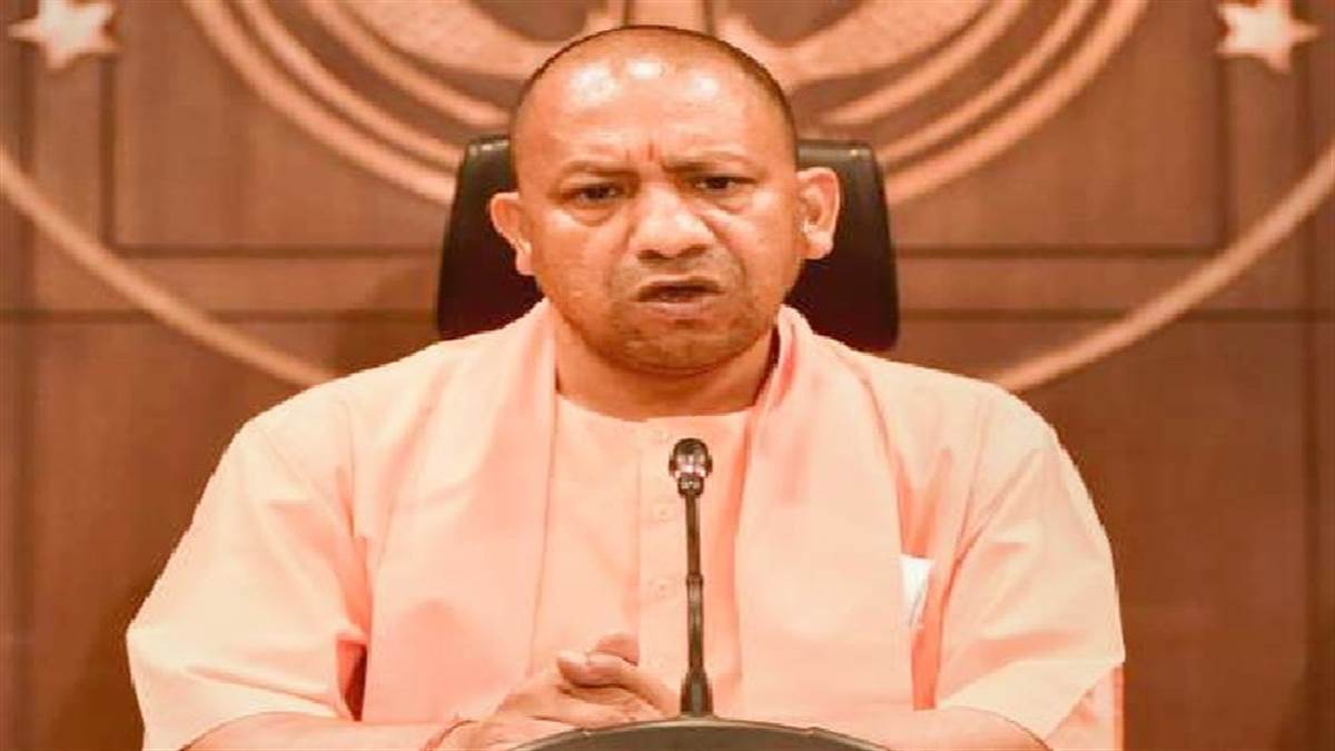 सीएम योगी आद‍ित्‍यनाथ ने अफसरों से कहा, युवाओं को अग्निपथ योजना के फायदे समझाएं