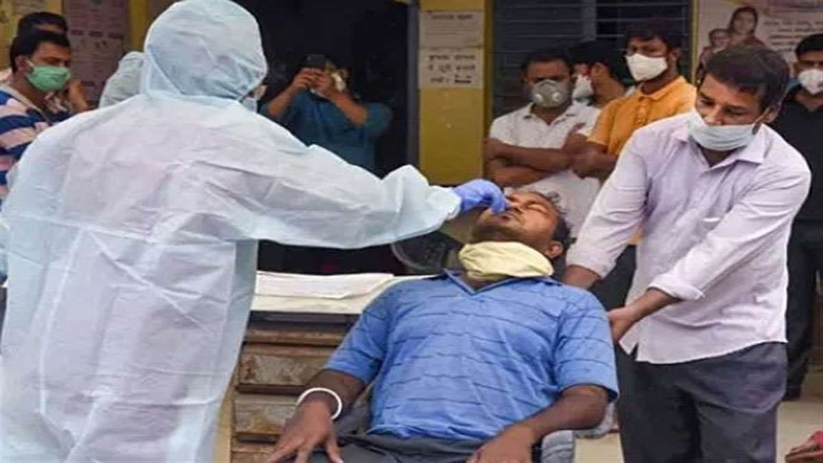 Covid-19 in India: कोरोना के बढ़ते मामलों को लेकर केंद्र ने राज्यों को लिखी चिट्ठी, कहा- स्थानीय स्तर पर प्रसार के संकेत; रखनी होगी निगरानी