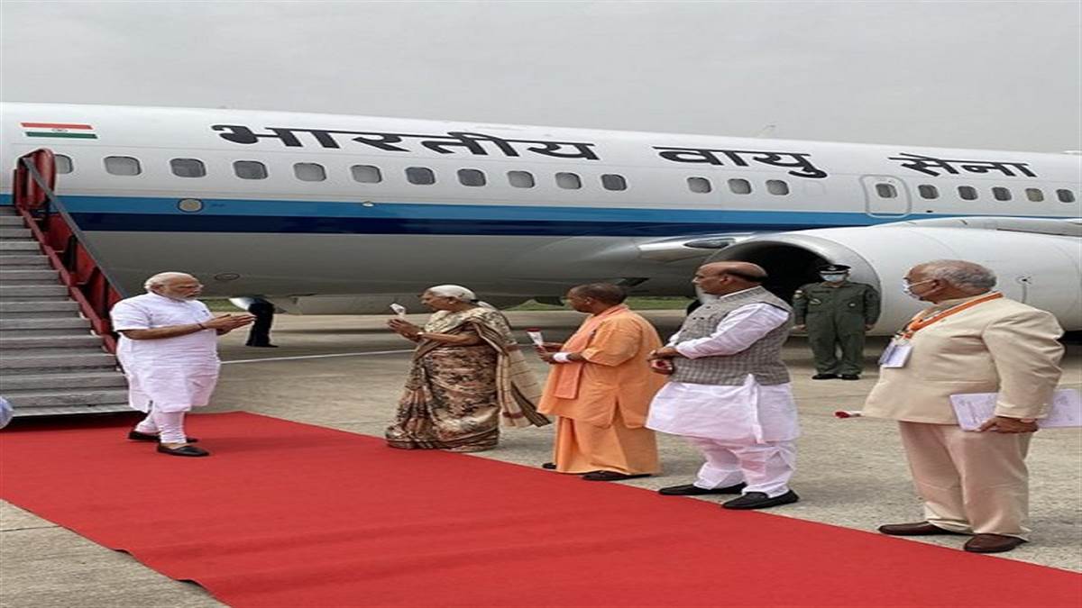 Ground Breaking Ceremony 3.0 LIVE: लखनऊ पहुंचे प्रधानमंत्री नरेंद्र मोदी, उप्र में आज 80 हजार करोड़ की औद्योगिक परियोजनाओं की रखेंगे नींव