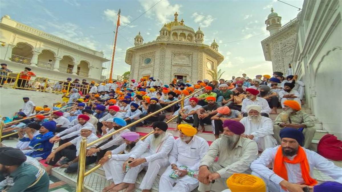 Operation Blue Star की बरसी पर श्री हरिमंदिर साहिब में लगे खालिस्तान के नारे, दीप सिद्धू के पाेस्टर लहराए