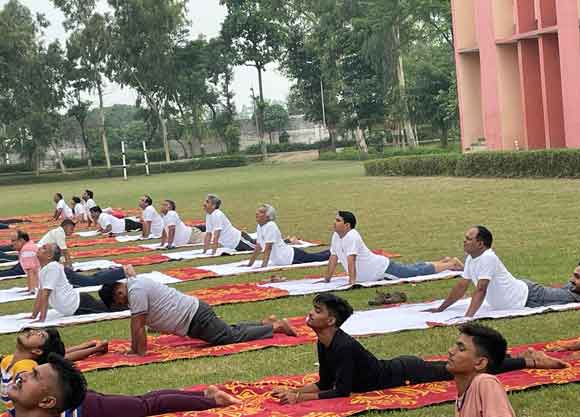 शोभित विश्वविद्यालय गंगोह में आठवें अन्तर्राष्ट्रीय योग दिवस का आयोजन