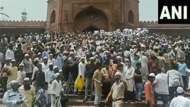 Protest at Mosque: जुमे की नमाज के बाद देशभर के मस्जिदों के बाहर प्रदर्शन, नुपुर शर्मा व नवीन जिंदल के खिलाफ कार्रवाई की मांग