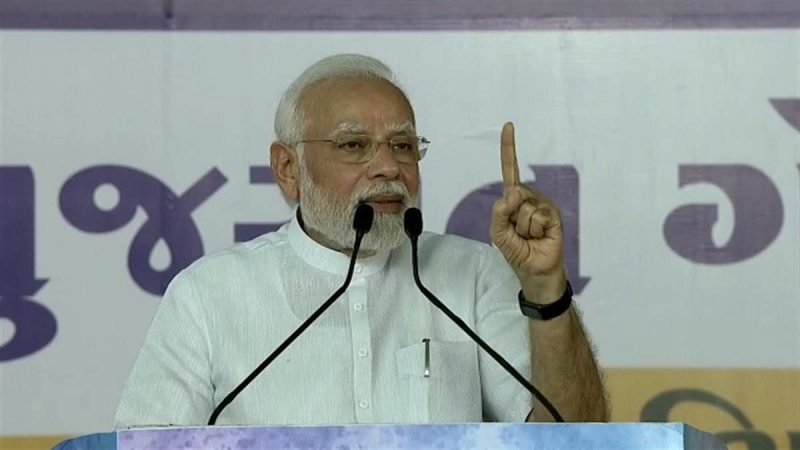 PM Modi Gujarat Visit: पीएम मोदी का कांग्रेस पर तीखा प्रहार, कहा- ‘लंबे समय तक देश पर शासन करने वालों ने आदिवासी क्षेत्रों के विकास में नहीं ली कभी दिलचस्पी’