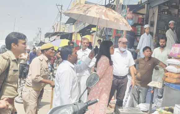 ज्वाइंट मैजिस्ट्रेट ने कराए पकोड़ी के सैम्पल सील