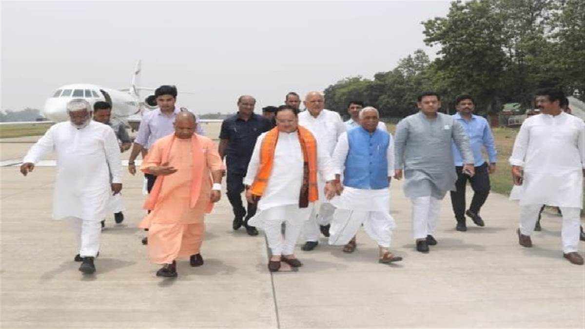 सीएम योगी की सुरक्षा में बड़ी लापरवाही, मुख्यमंत्री की फ्लीट में घुसे वाहन- आठ पुलिसकर्मी निलंबित