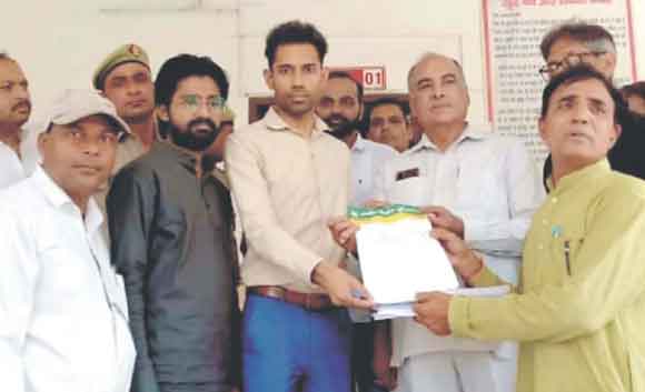 आय से अधिक सम्पत्ति के मामले में जिला मुख्यालय पर गरजे भाकियू वर्मा के कार्यकर्ता