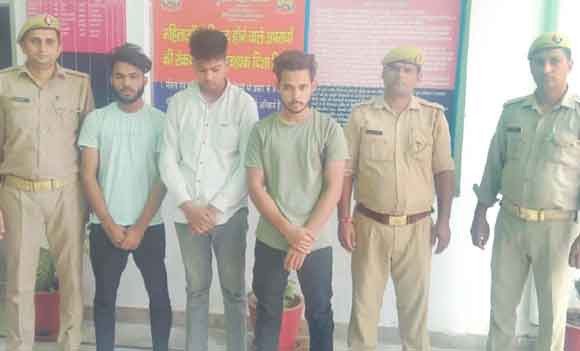 भड़काऊ पोस्टर लगाने के मामले में पुलिस के हत्थे चढ़ी तीन वांछित आरोपी
