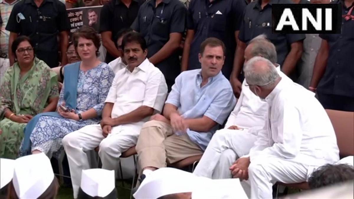 National Herald Case LIVE: ईडी दफ्तर में दोबारा पेशी के लिए पहुंचे राहुल गांधी, प्रदर्शन कर रहे कांग्रेसियों को पुलिस ने हिरासत में लिया