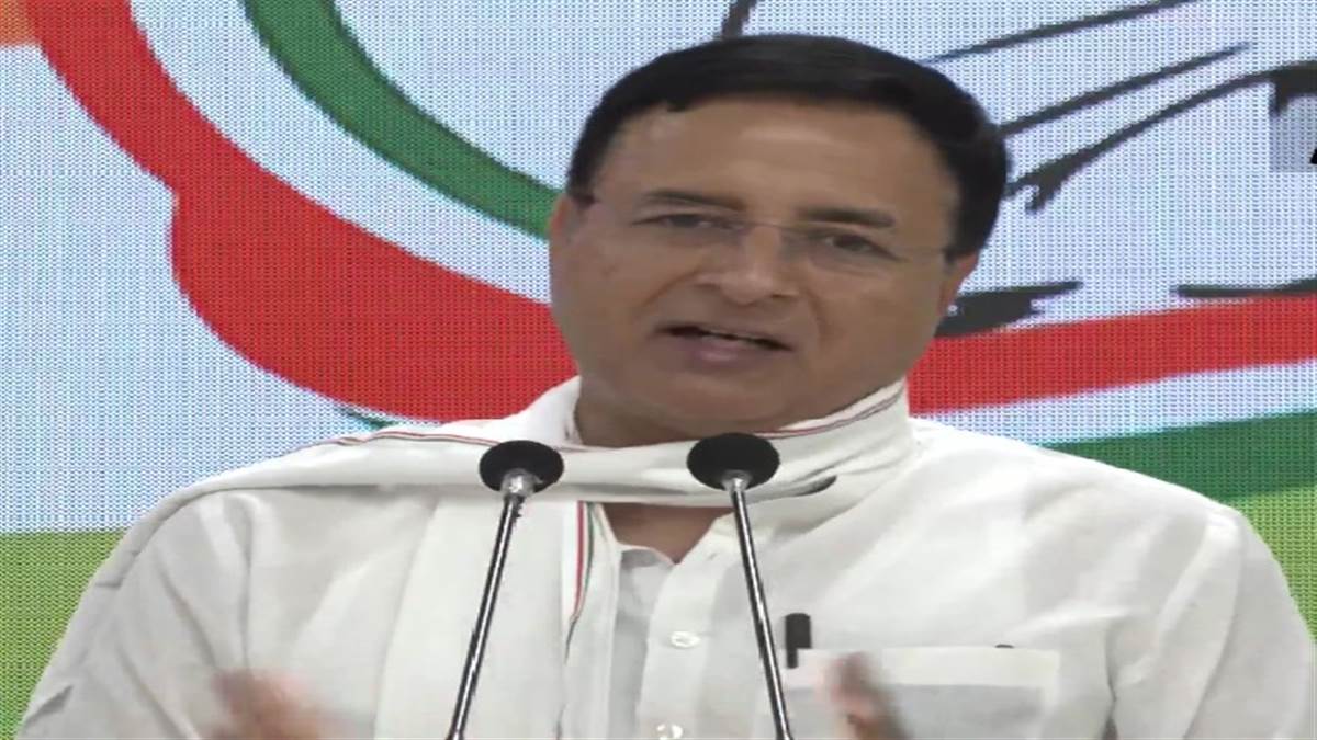 National Herald Case: रणदीप सुरजेवाला का आरोप- पुलिस ने चिदंबरम की पसलियां तोड़ी, प्रमोद तिवारी को धक्का मारा… जारी रहेगा आंदोलन