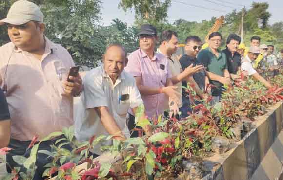 नुगरायुक्त व शहर के गणमान्य लोगों ने किया योगा, ओमकार मंत्र के साथ लगाये 10 हजार पौधे