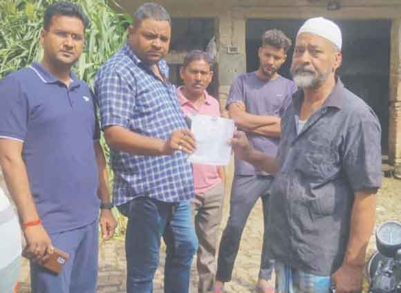 नालियों में गोबर बहाने वाली दो पशु डेरियों का चालान