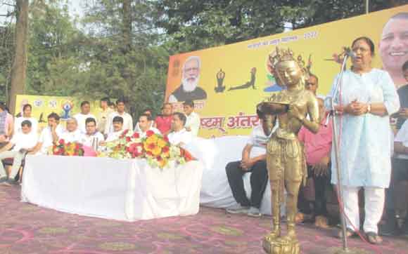 जुडऩा ही है योग का मतलब: मौर्य