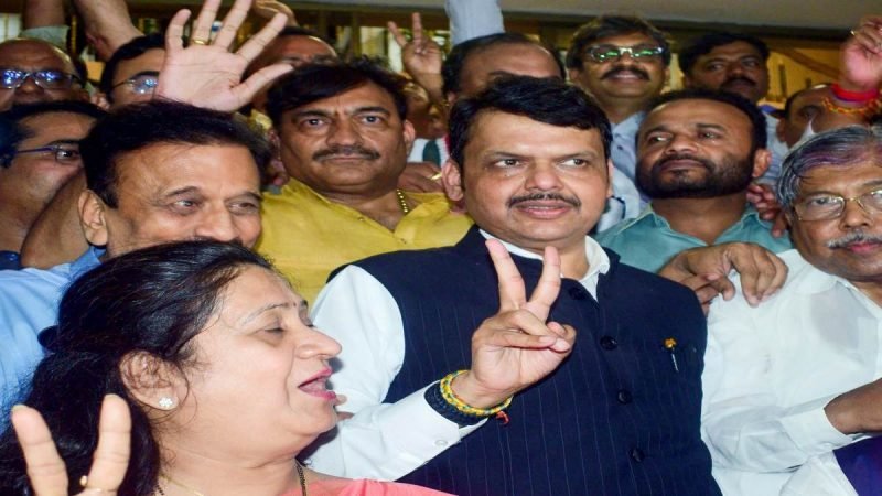 यूं ही भाजपा के ‘अजातशत्रु’ नहीं हैं फडणवीस, पहले भी कई बार विपक्ष को चटाई धूल