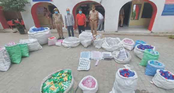 पुलिस ने नकली उत्पाद बनाने वाले गिरोह का भंडाफोड़, बाप-बेटे को भेजा जेल