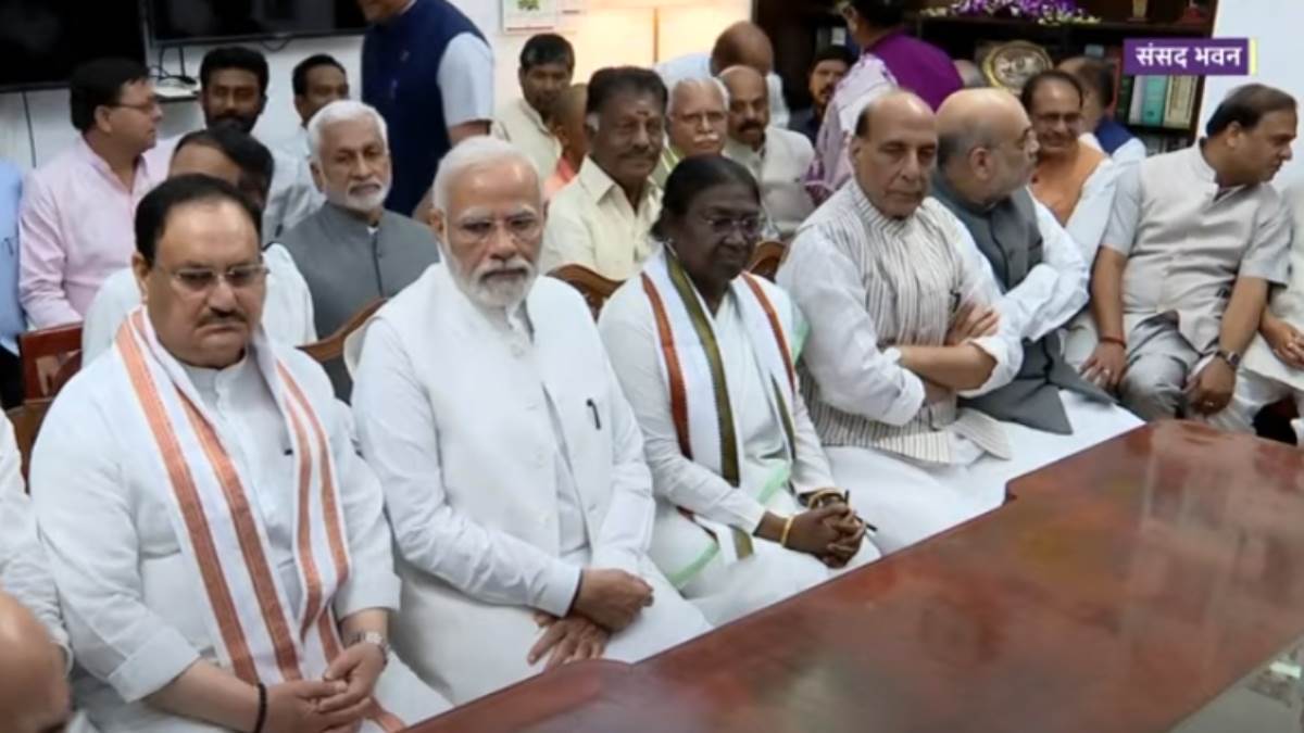 Live: द्रौपदी मुर्मू ने राष्ट्रपति उम्मीदवार के लिए नामांकन किया दाखिल,पीएम मोदी समेत कई नेता रहे मौजूद