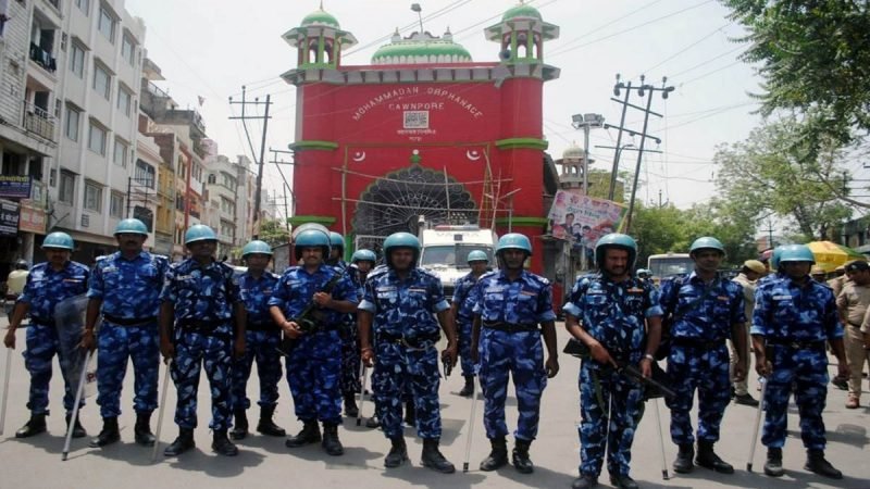 जुमे की नमाज पर यूपी में अलर्ट, संवेदनशील ज‍िलों में तैनात की गई अतर‍िक्‍त पुल‍िस फोर्स, सीसीटीवी व ड्रोन कैमरों से न‍िगरानी