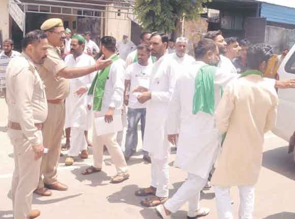 भाकियू बेदी ने किया प्रदर्शन, सौंपा ज्ञापन