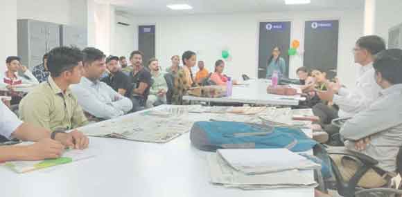 स्मार्ट सिटी परियोजनाओं से छात्र-छात्राओं को कराया अवगत