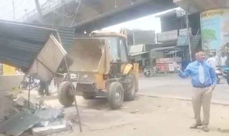 दो दर्जन स्थानों का स्थायी अतिक्रमण किया गया ध्वस्त