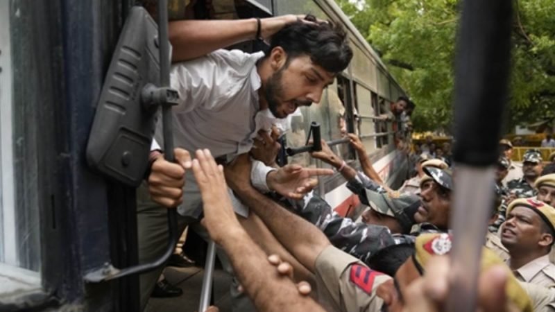 उदयपुर में बर्बरता में विदेशी साजिश के संकेत; 10 मोबाइल नंबर हुए ट्रेस, तीन अन्‍य गिरफ्तार, तनाव के चलते कई शहर बंद