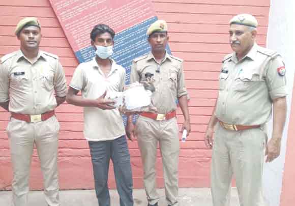 पुलिस ने अवैध चाकू के साथ पकड़ा एक आरोपी