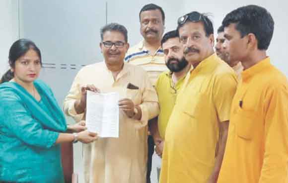 चतुर्दशी मेले में सुविधाओं की मांग को लेकर हिंजामं ने सौंपा ज्ञापन
