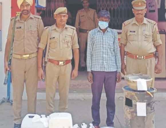 अवैध शराब के साथ पकड़ा एक आरोपी
