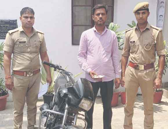पुलिस ने दबोचा शातिर वाहन चोर, बाइक बरामद