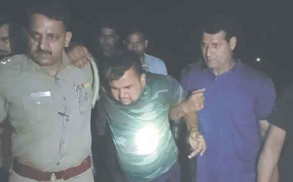 मुठभेड़ में पुलिस ने दबोचे तीन शातिर गौतस्कर, एक फरार