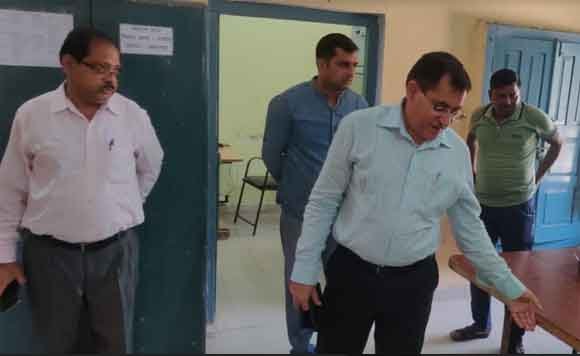 मुख्य विकास अधिकारी ने किया विकास खण्ड नानौता का औचक निरीक्षण, पायी गयी कमियां