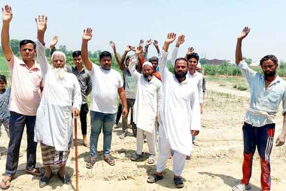 ट्यूबवेल कनेक्शन काटने से खफा किसानों ने किया जोरदार प्रदर्शन, दी आन्दोलन की चेतावनी