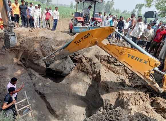 नकुड के नारायणपुर गांव में कुए की ढांग गिरने से दो युवको की मौत