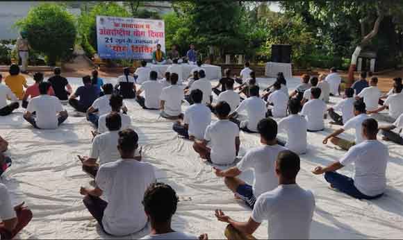 जनपद न्यायालय, जिला कारागार, उप कारागार देवबन्द, वृद्व आश्रम फतेहपुर, जनपद के समस्त शेल्टर होम,जनपद की समस्त तहसीलो में अन्तर्राष्ट्रीय योग दिवस का आयोजन