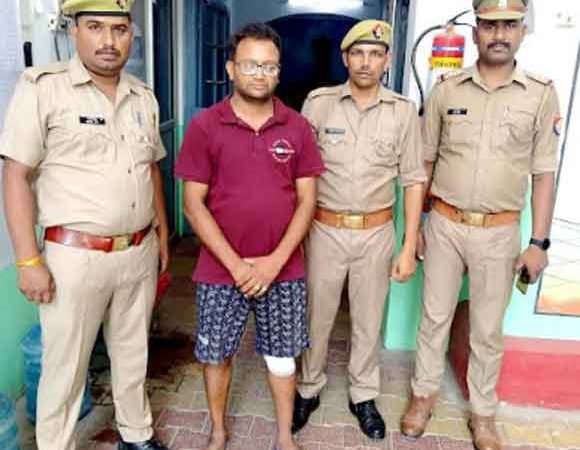 खेत में पानी चलाने के दौरान चाचा भतीजे में हुए विवाद में भतीजे ने चाचा को चाकू मारकर किया घायल