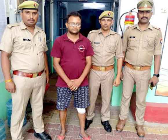 खेत में पानी चलाने के दौरान चाचा भतीजे में हुए विवाद में भतीजे ने चाचा को चाकू मारकर किया घायल