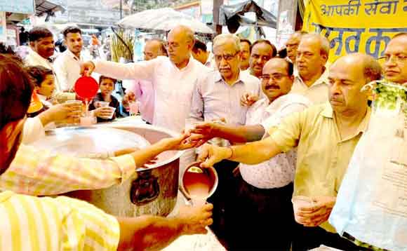 एक प्यासे को पानी मुहैया कराना सच्ची मानव सेवा: मनोज सिंघल