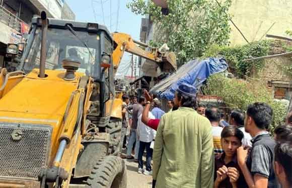 अतिक्रमण के खिलाफ नगर के भायला रोड गरजा बुलडोजर
