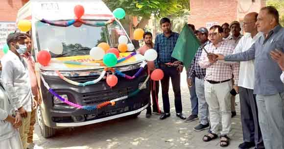देवबंद सरकारी अस्पताल को मिली 108 एम्बुलेंस गाडी, हरी झण्डी दिखाकर किया गया रवाना