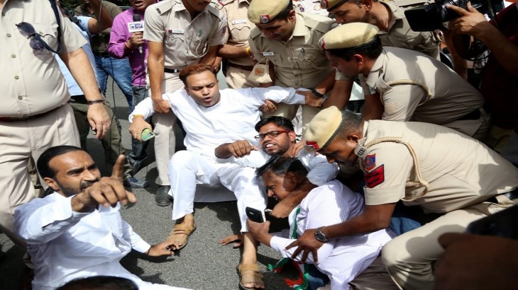 तीसरे दिन भी राहुल गांधी से ED की पूछताछ, कांग्रेसियों ने घेरा दफ्तर, पुलिस ने लिया हिरासत में