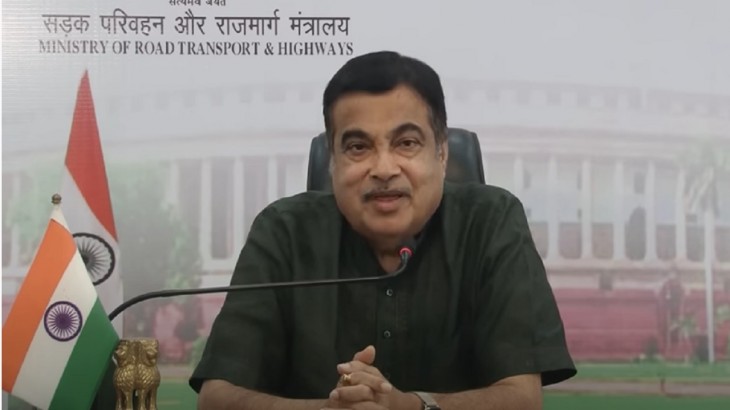 गलत जगहों पर पार्क हुई गाड़ियों की फोटो खींचें और 500 रुपए का इनाम पाएं